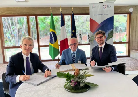 Embaixador da França no Brasil Emmanuel Lenain-Prefeito de João Pessoa Cícero Lucena-Diretor AFD Leo Gaborit 